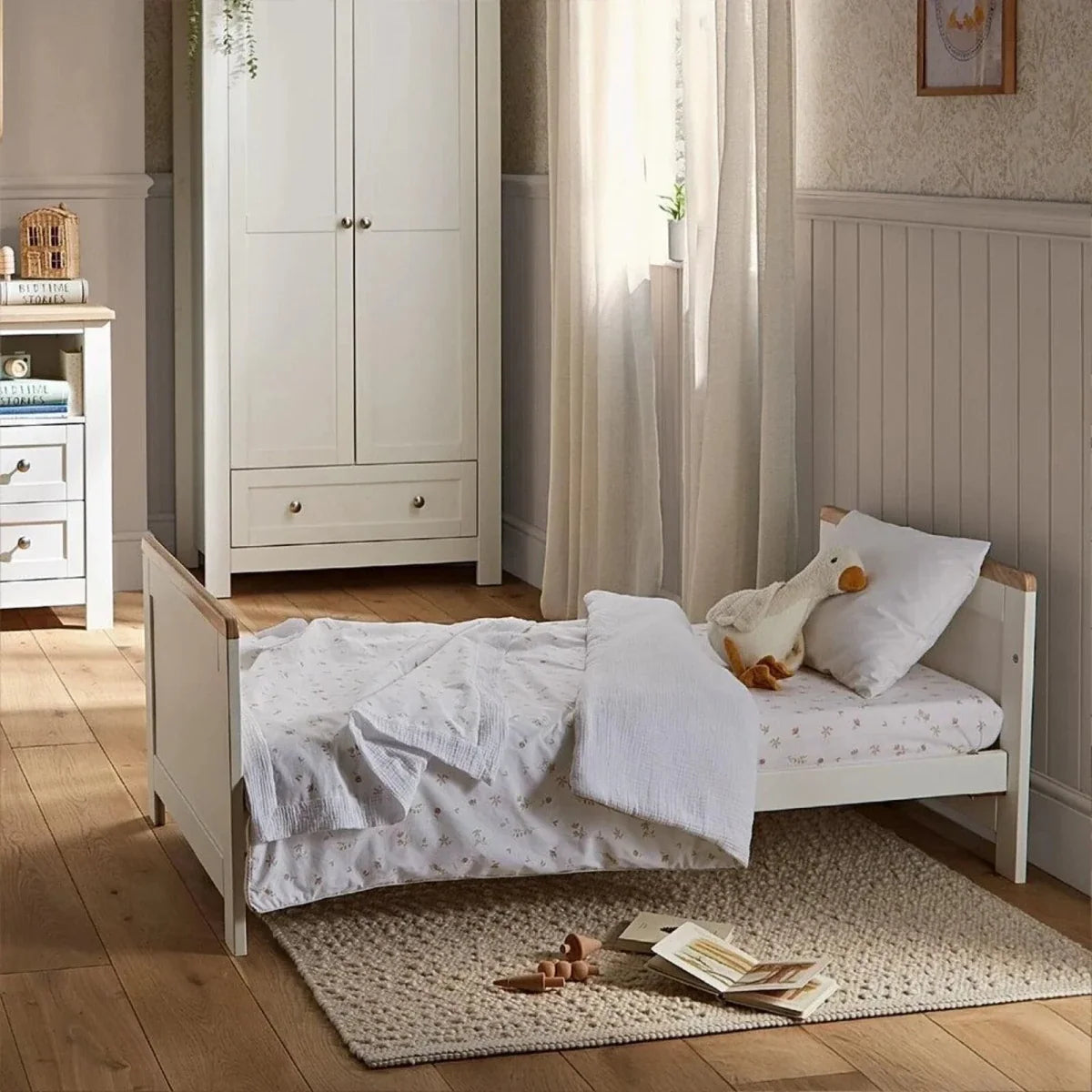 CuddleCo Burford Cot Bed - White/Oak