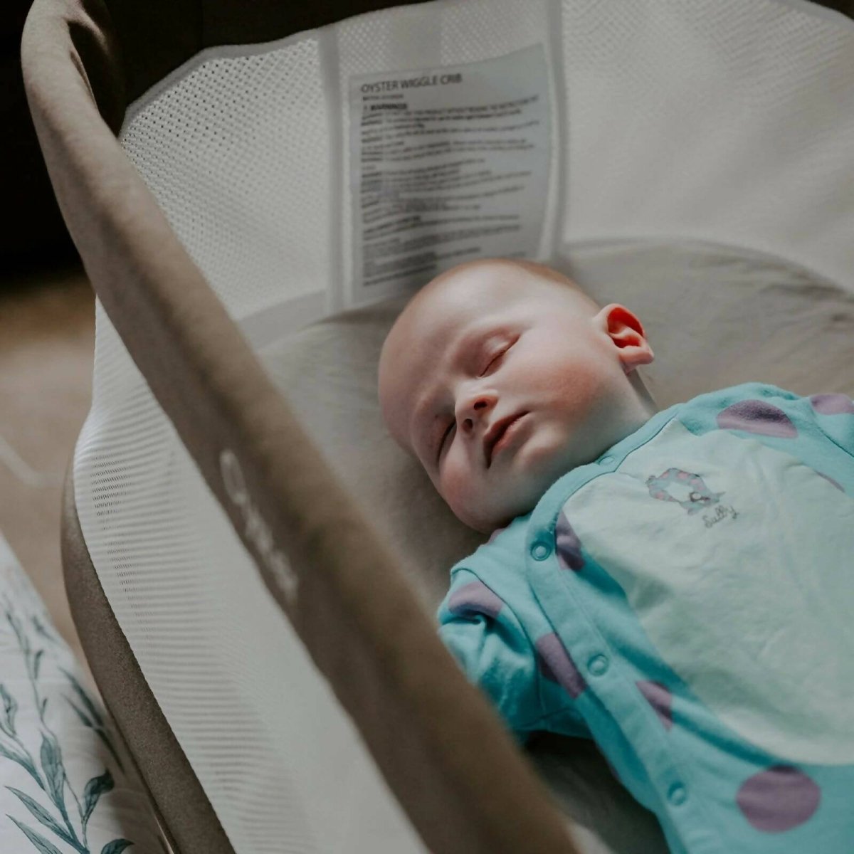 Oyster Wiggle Crib Co-Sleeper - Carbonite